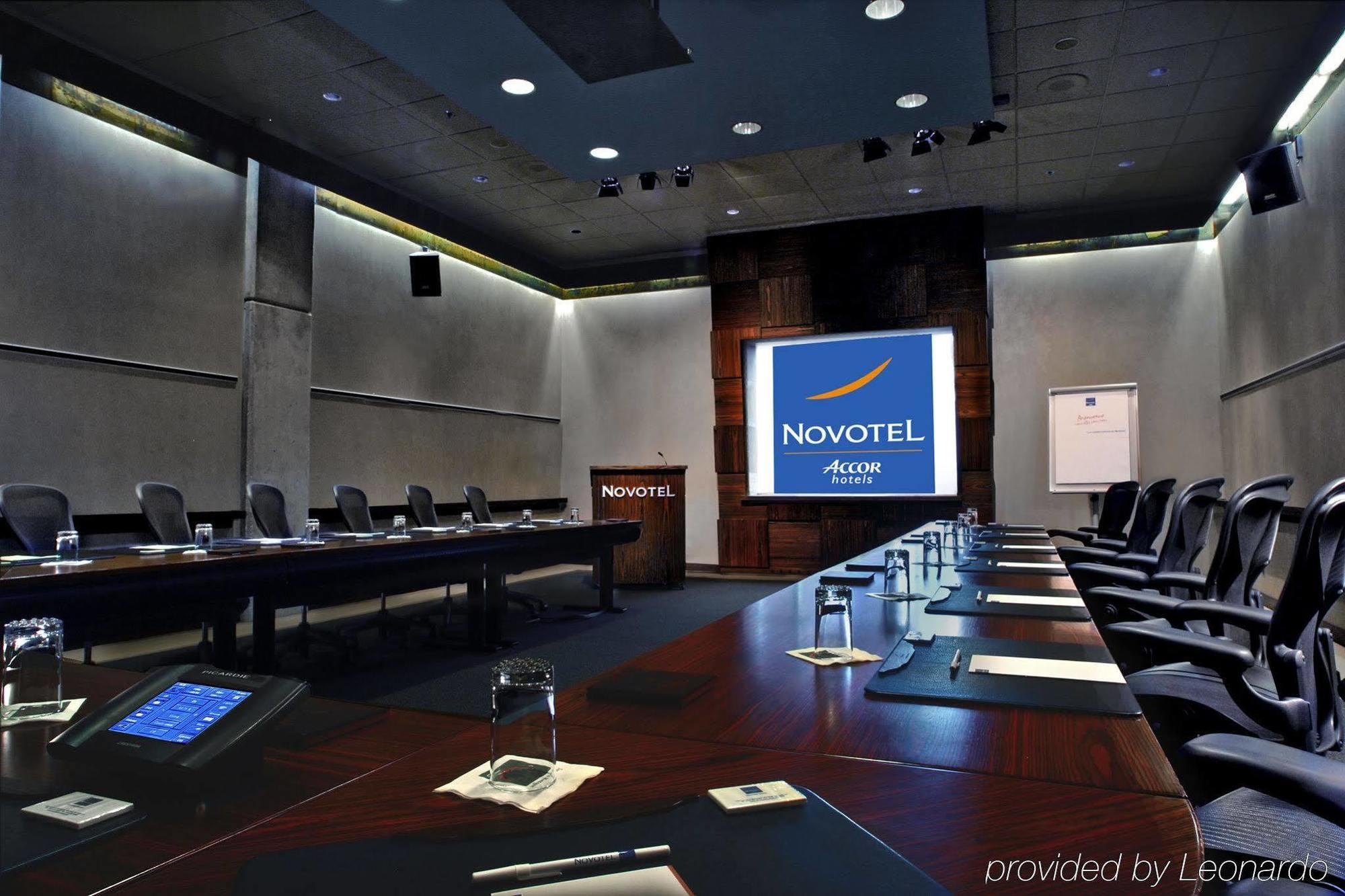 Novotel Montreal Center Бизнес снимка
